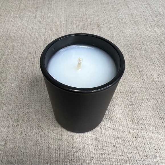 ⭐️3 for $20⭐️ NEST Fragrances Ocean Mist and Sea Salt Scented Candle mini - Picture 3 of 3